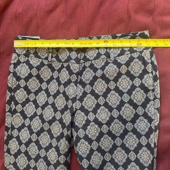 Ann Taylor Blue Cropped Pants with Medallion Design - Picture 4 of 6